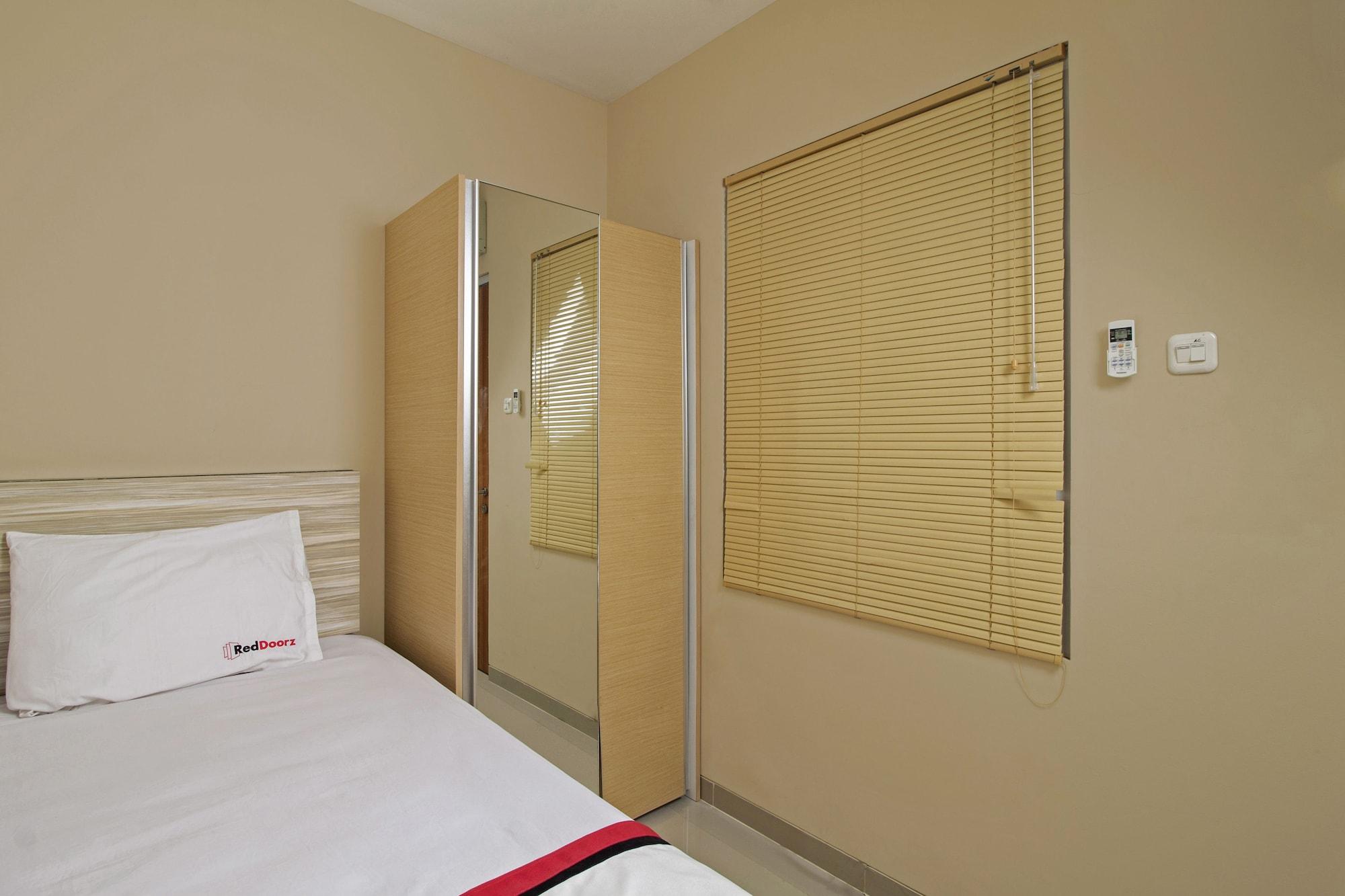 Reddoorz Plus @ Setiabudi Tengah Yakarta Exterior foto