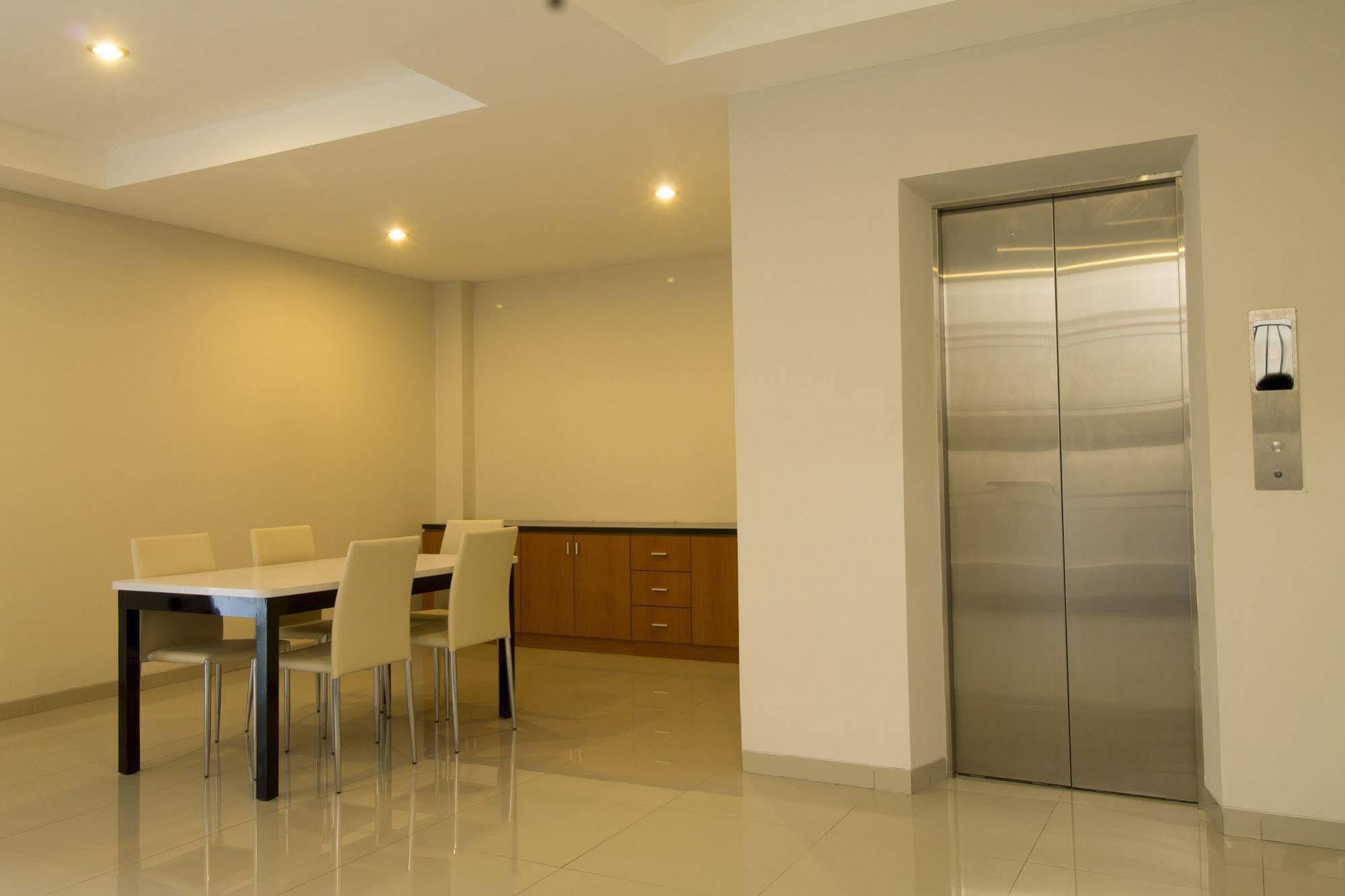 Reddoorz Plus @ Setiabudi Tengah Yakarta Exterior foto